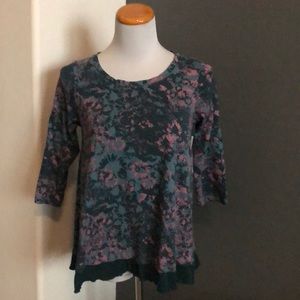 Logo by Lori Goldstein floral top size small